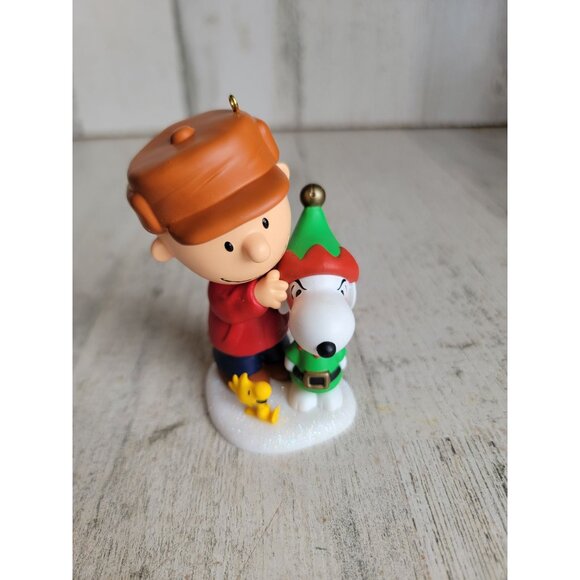 Hallmark dressed up dog Snoopy Charlie Brown ornament Xmas - Picture 5 of 6